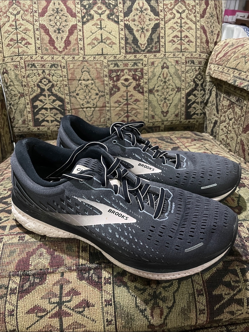 Brooks woman’s athletic shoes